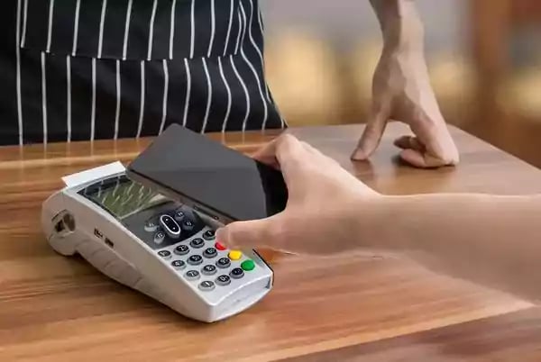 Customer-using-nfc-Payment