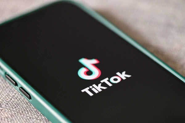 This TikTok hack lets you turn videos into your iPhone wallpaper