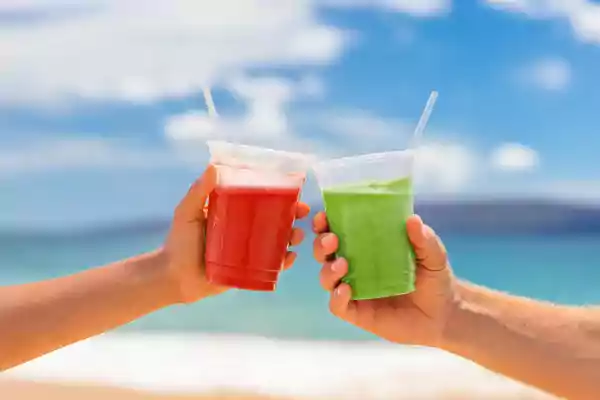 colorful drinks on beach_600x
