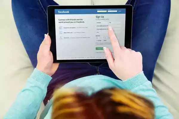 Person signing up for a Facebook account.